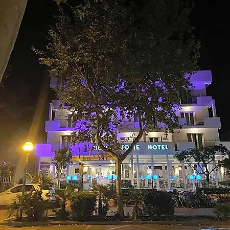 朱莉酒店 里米尼