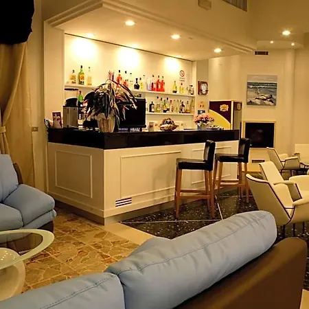 朱莉酒店